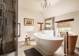 Honeysuckle cottage free standing bath