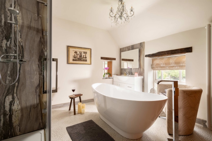 Honeysuckle cottage free standing bath