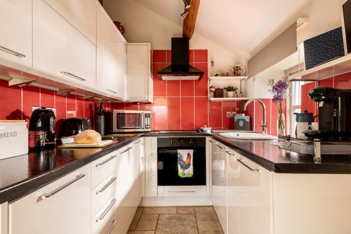 Heather cottage self catering kitchen