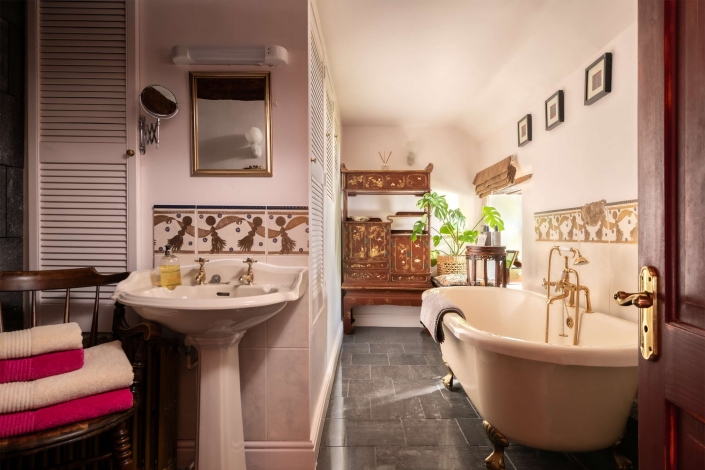 Dannah Farm Hay Loft suite bathroom