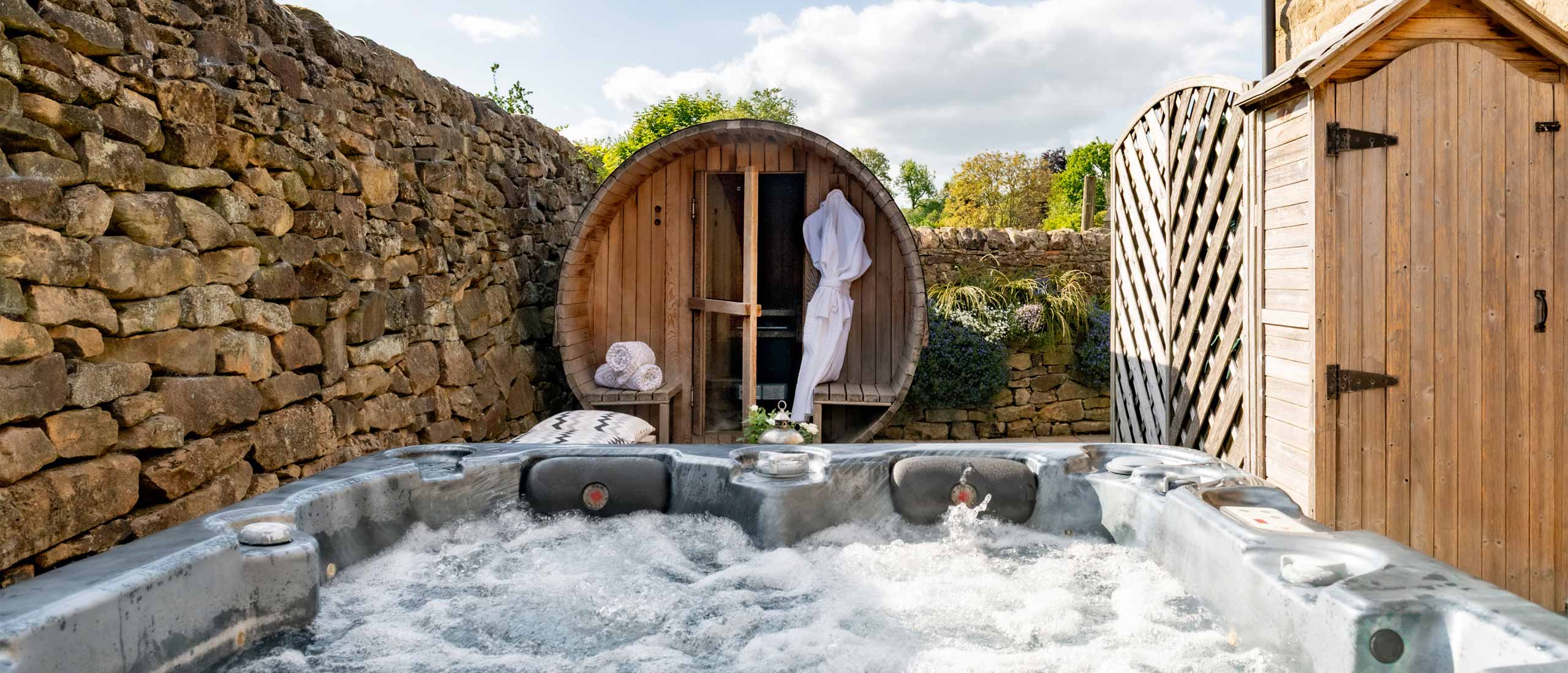 Self-Catering cottage hot-tub Ashbourne