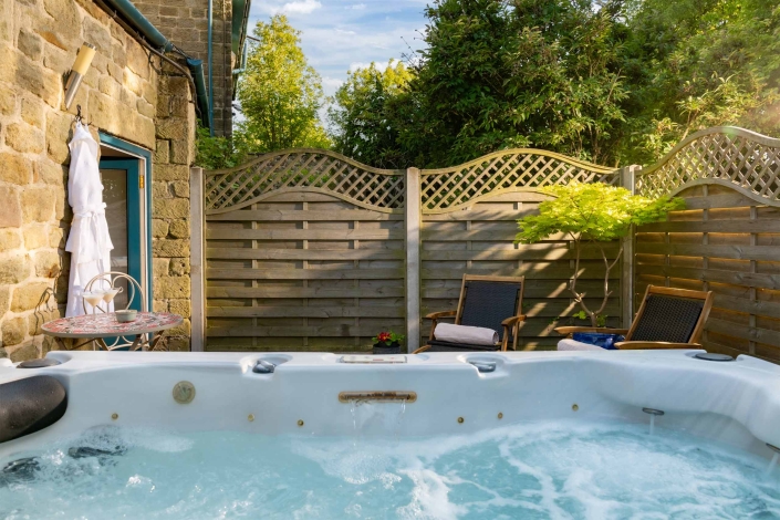 Dannah Farm Studio hot tub